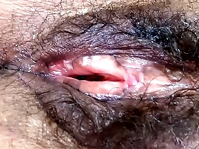 i show my big hairy pussy after having fucked on the beach with my beautiful boss